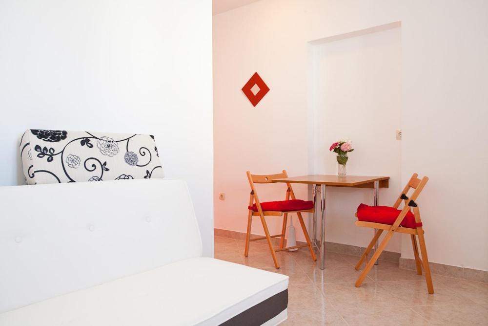 Apartments Melita Krk Town Exterior photo